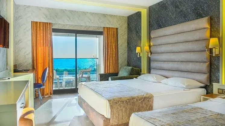 Comfort Tek Büyük veya İki Ayrı Yataklı Oda, Deniz Manzaralı