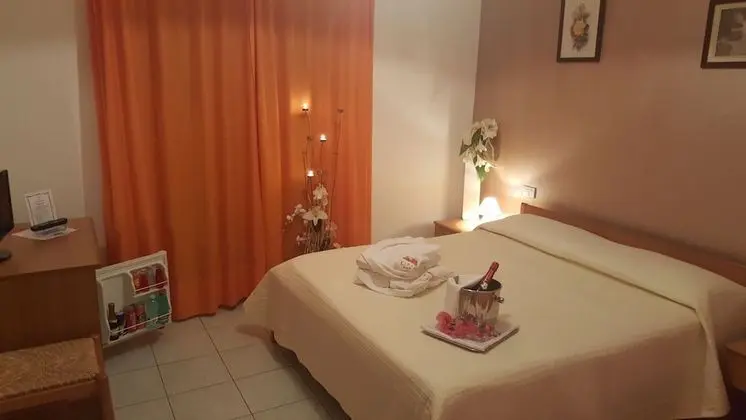 Üç Kişilik Oda