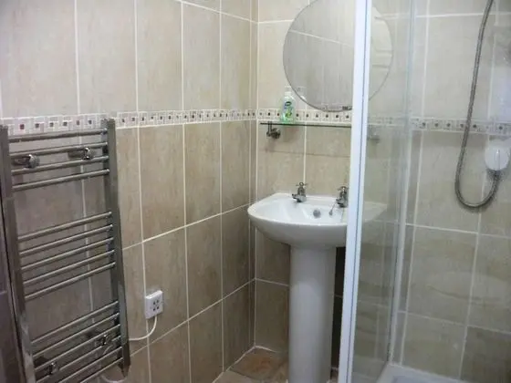 Standard Tek Büyük veya İki Ayrı Yataklı Oda, Banyolu/Duşlu