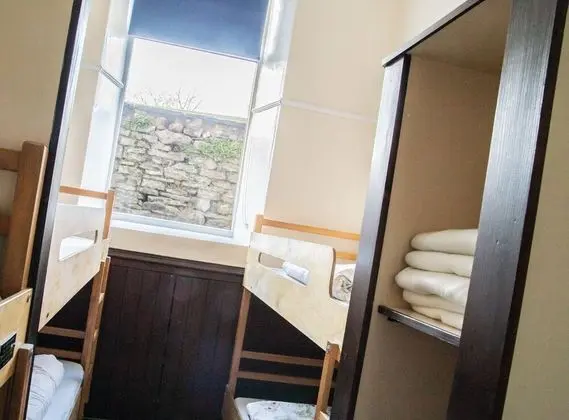 Dört Kişilik Oda, Ortak Banyo