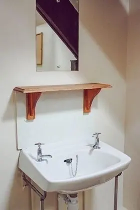 Dört Kişilik Oda, Ortak Banyo