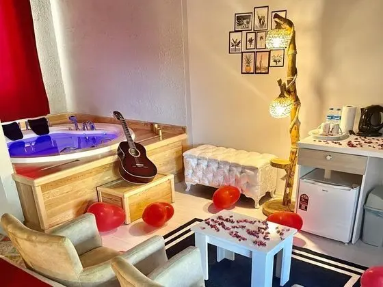 Suite, Bahçe Manzaralı, Jakuzili