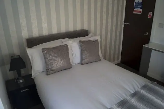 Standard Tek Büyük Yataklı Oda
