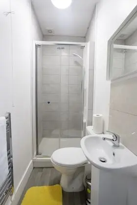 Oda, Banyolu/Duşlu (2 Bedroom Flat 3)