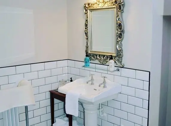 Superior Oda (Bath)