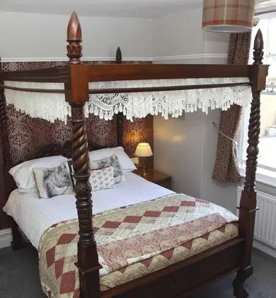 Tek Büyük Yataklı Oda (Four Poster Bed)