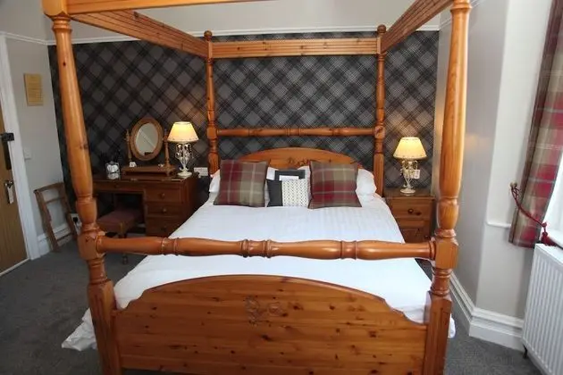 Tek Büyük Yataklı Oda (Four Poster Bed)