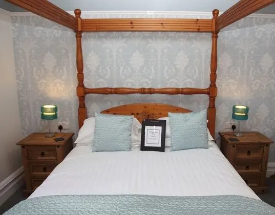 Tek Büyük Yataklı Oda (Four Poster Bed)