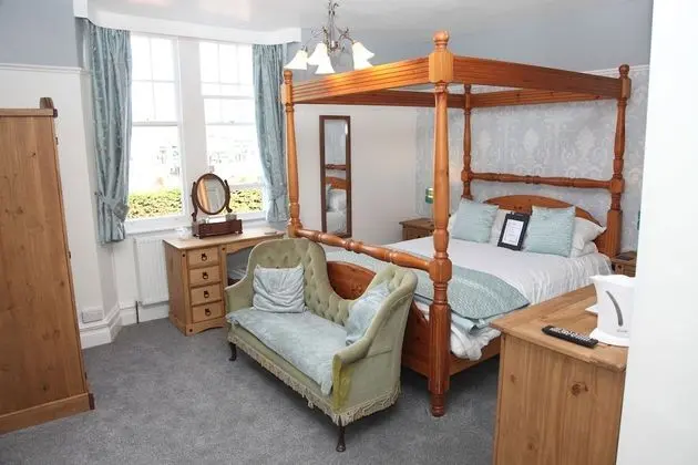 Tek Büyük Yataklı Oda (Four Poster Bed)
