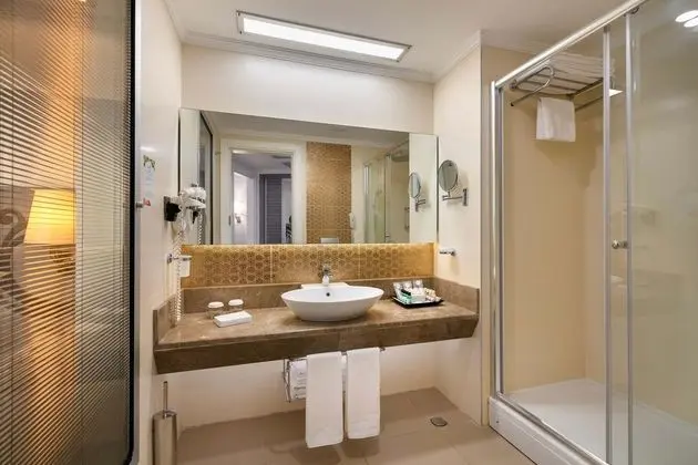 https://images.etstur.com/files/images/hotelImages/TR/212293/l/Kirman-Belazur-Resort---Spa-Oda-400068.jpg
