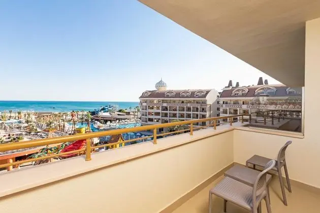 https://images.etstur.com/files/images/hotelImages/TR/212293/l/Kirman-Belazur-Resort---Spa-Oda-400079.jpg