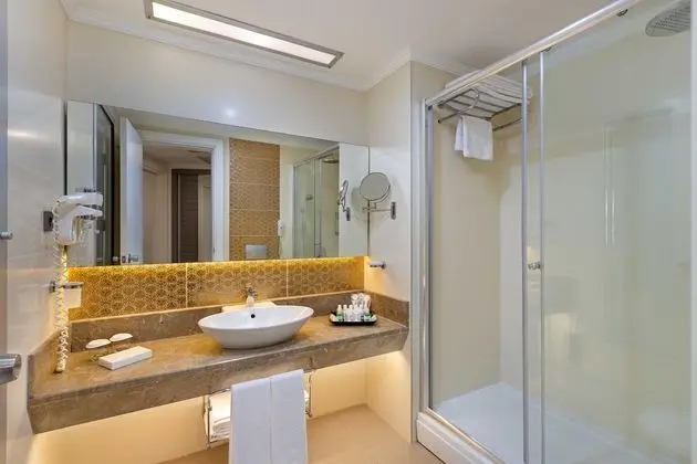 https://images.etstur.com/files/images/hotelImages/TR/212293/l/Kirman-Belazur-Resort---Spa-Oda-400082.jpg