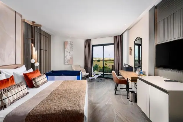 https://images.etstur.com/files/images/hotelImages/TR/214111/l/Kirman-Calyptus-Resort---Spa-Oda-351664.jpg