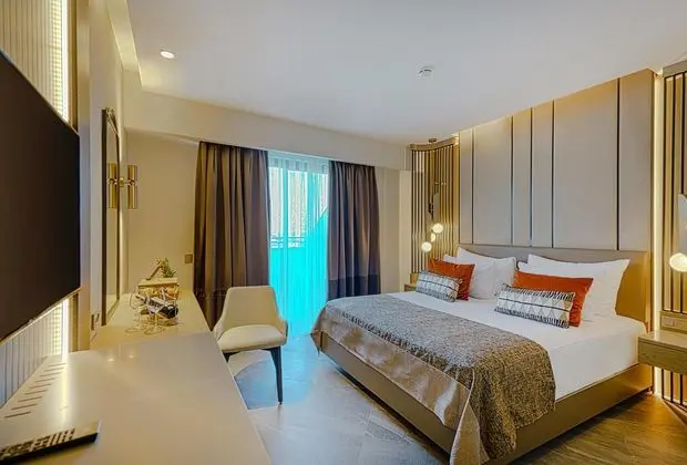 https://images.etstur.com/files/images/hotelImages/TR/214111/l/Kirman-Calyptus-Resort---Spa-Oda-351669.jpg