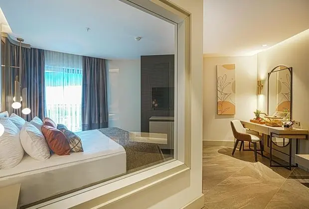 https://images.etstur.com/files/images/hotelImages/TR/214111/l/Kirman-Calyptus-Resort---Spa-Oda-374748.jpg