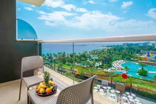 https://images.etstur.com/files/images/hotelImages/TR/212296/l/Kirman-Leodikya-Resort-Oda-351747.jpg
