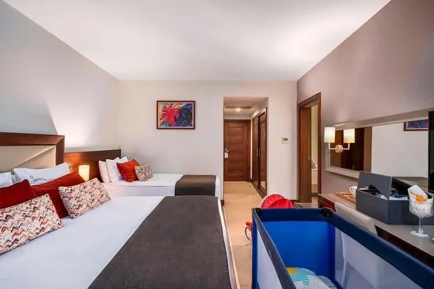 https://images.etstur.com/files/images/hotelImages/TR/212296/l/Kirman-Leodikya-Resort-Oda-351779.jpg