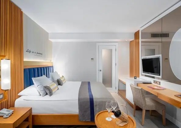 https://images.etstur.com/files/images/hotelImages/TR/212297/l/Kirman-Sidemarin-Beach---Spa-Oda-351961.jpg