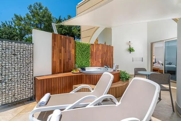 https://images.etstur.com/files/images/hotelImages/TR/212297/l/Kirman-Sidemarin-Beach---Spa-Oda-351963.jpg