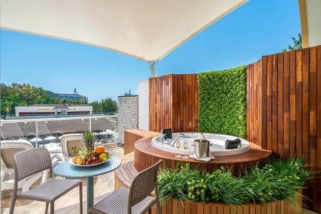https://images.etstur.com/files/images/hotelImages/TR/212297/l/Kirman-Sidemarin-Beach---Spa-Oda-351967.jpg