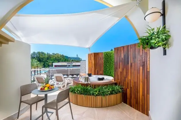 https://images.etstur.com/files/images/hotelImages/TR/212297/l/Kirman-Sidemarin-Beach---Spa-Oda-351969.jpg