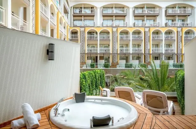 https://images.etstur.com/files/images/hotelImages/TR/212295/l/Kirman-Sidera-Luxury---Spa-Oda-372993.jpg