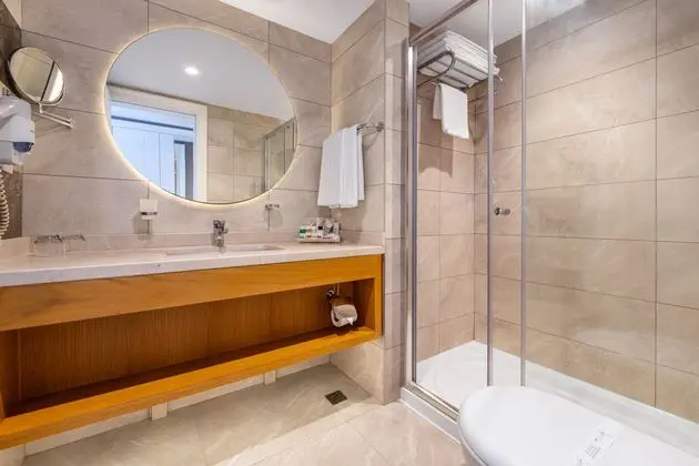 https://images.etstur.com/imgproxy/resize/2560x1440/files/images/hotelImages/etsrooms/642/Kirman_Sidera_Luxury___Spa_20240913165016_4.jpg