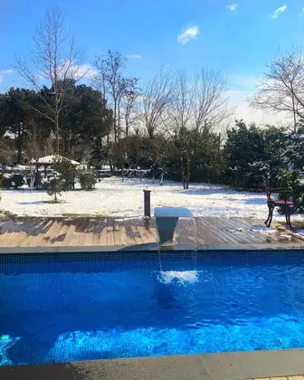 Junior Luxury Heated Pool