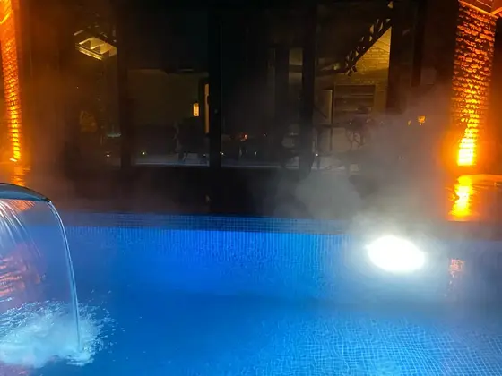 Junior Luxury Heated Pool