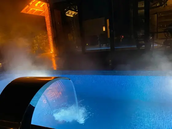 Junior Luxury Heated Pool