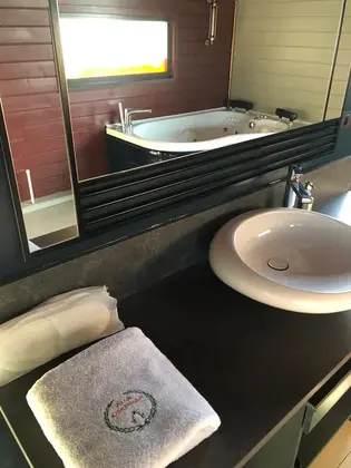 Junior Luxury Heated Pool