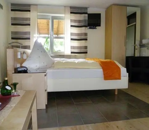 Basic Tek Büyük Yataklı Oda