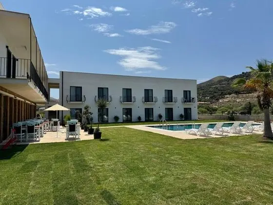 Triple, Dağ Manzaralı, Fransız Balkonlu