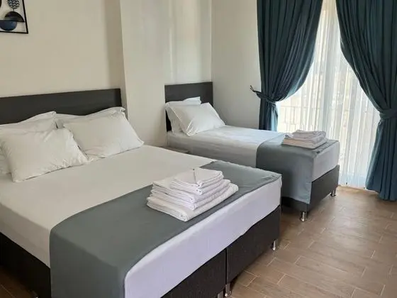 Triple, Dağ Manzaralı, Fransız Balkonlu