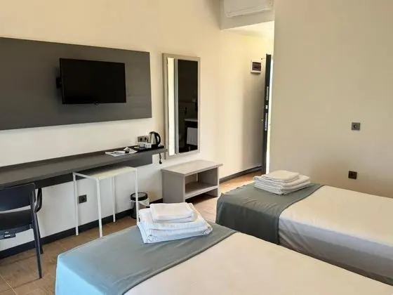 Twin, Dağ veya Havuz Manzaralı, Balkonlu