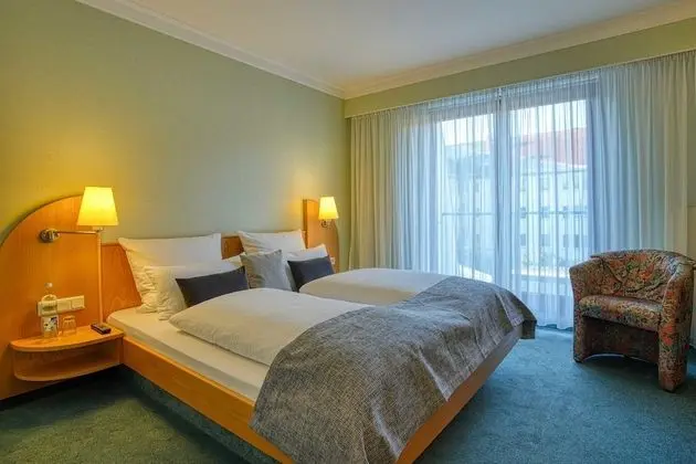 Tek Büyük veya İki Ayrı Yataklı Oda, Bahçe Manzaralı