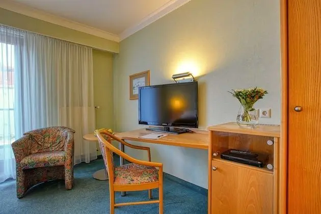 Tek Büyük veya İki Ayrı Yataklı Oda, Bahçe Manzaralı