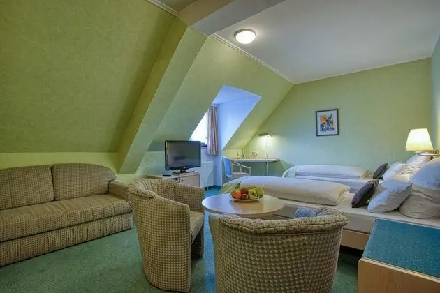 Tek Büyük veya İki Ayrı Yataklı Oda, Bahçe Manzaralı