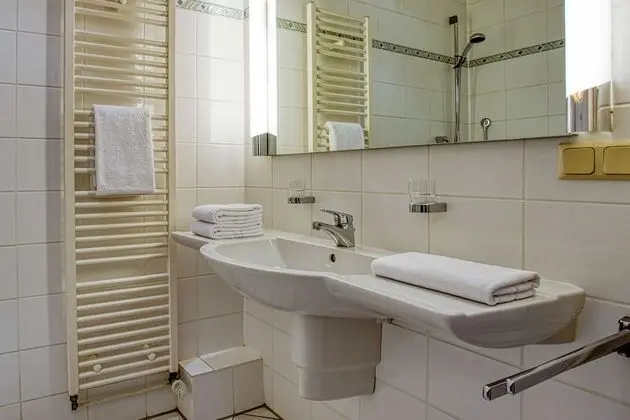 Tek Büyük veya İki Ayrı Yataklı Oda, Bahçe Manzaralı