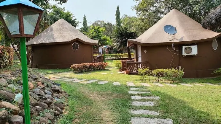 Oda, Havuz Manzaralı