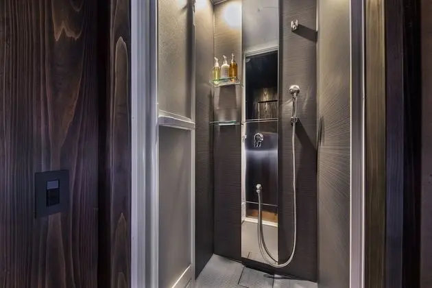 Luxury Villa, Sigara İçilmez
