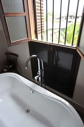 Junior Süit (Malkia)