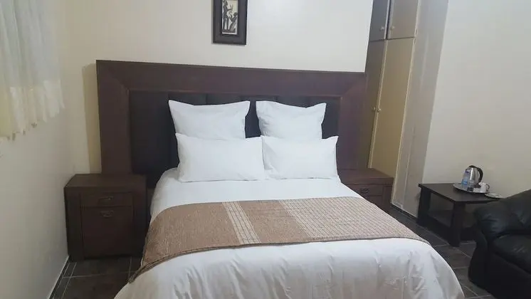 Standard Tek Büyük Yataklı Oda, Ortak Banyo