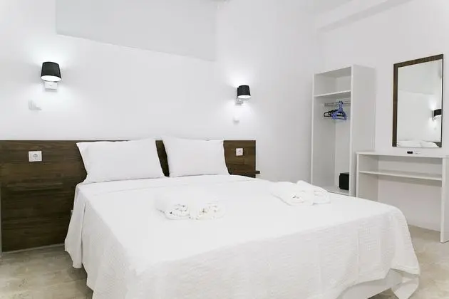 Basic Tek Büyük Yataklı Oda (Semi Basement)