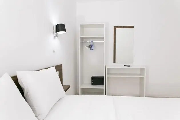 Basic Tek Büyük Yataklı Oda (Semi Basement)