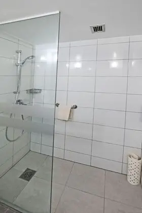 Family Oda, Avlu Manzaralı