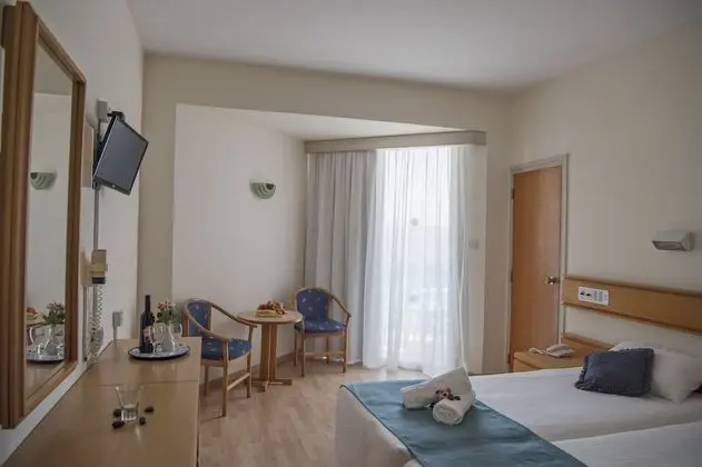 Standard İki Ayrı Yataklı Oda, Havuz Manzaralı