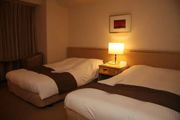 İki Ayrı Yataklı Oda, Sigara İçilebilir