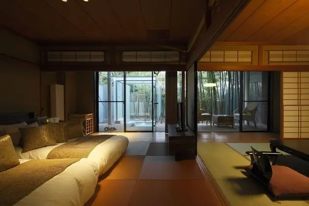 Oda, Sigara İçilebilir, Avlu Manzaralı (Japanese Western Style - HAMANASU)