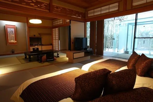 Oda, Sigara İçilebilir, Avlu Manzaralı (Japanese Western Style - HAMANASU)